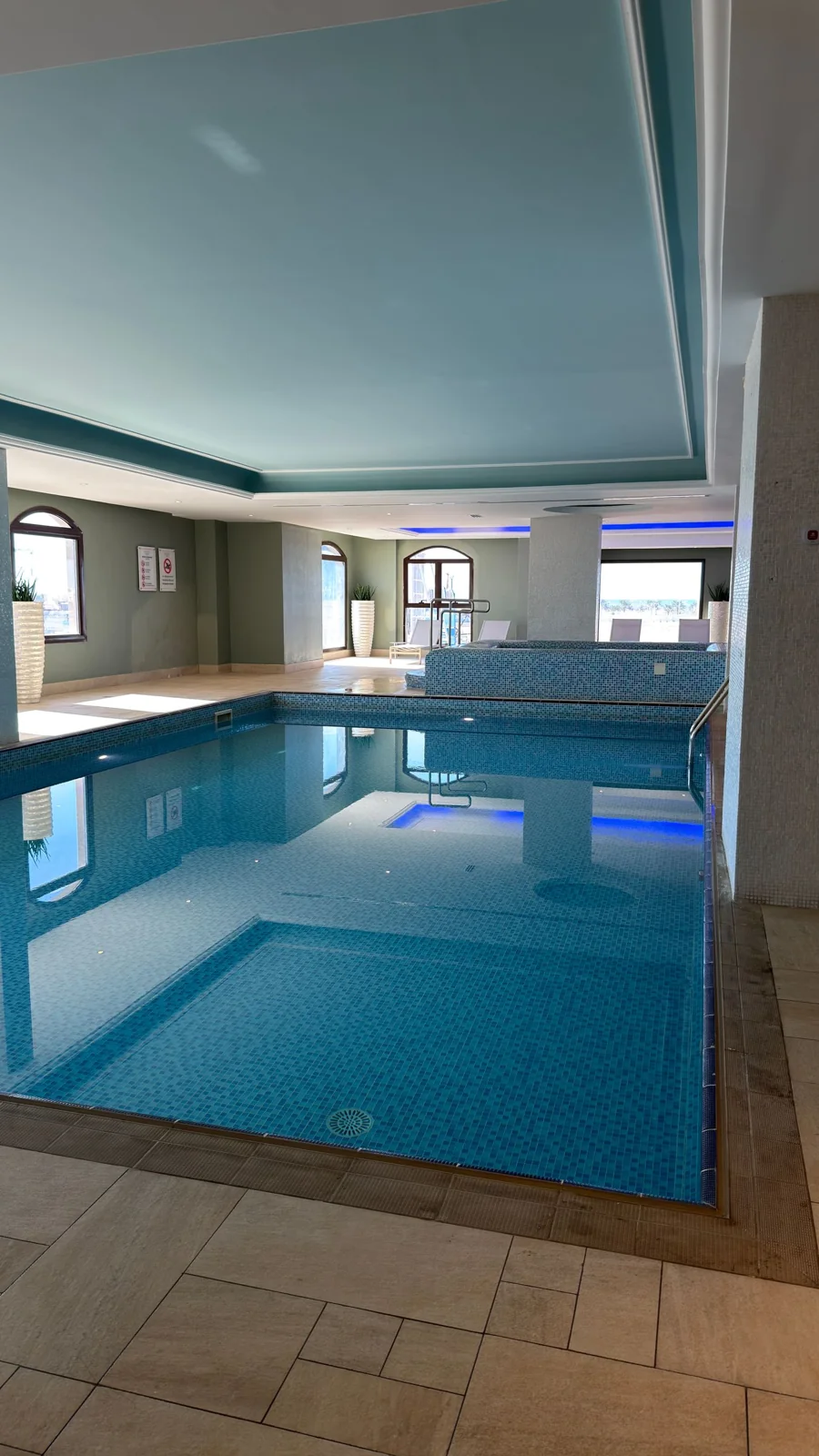 Bazen u wellness prostoru